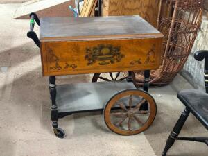 NAME: VINTAGE ACCENT TABLE DESCRIPTION: VINTAGE ACCENT TABLE THIS LOT IS: ONE MONEY QTY: 1