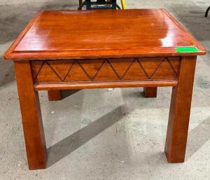 DESCRIPTION: WOODEN END TABLE SIZE: 22"X26"X21" QTY: 1