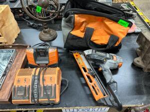 DESCRIPTION: 18V NAIL GUN KIT BRAND/MODEL: RIDGID R250AF18 QTY: 1