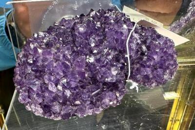 DESCRIPTION: LARGE AMETHYST SPECIMEN SIZE: 4"X3" QTY: 1