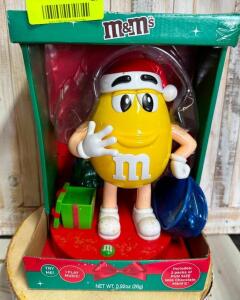 DESCRIPTION: VINTAGE M&M DISPENSER SIZE: 12"X5" QTY: 1