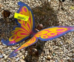 DESCRIPTION: METAL BUTTERFLY ON STAND SIZE: 13"X20" QTY: 1