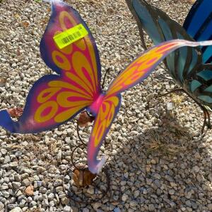 DESCRIPTION: METAL BUTTERFLY ON STAND SIZE: 13"X20" QTY: 1