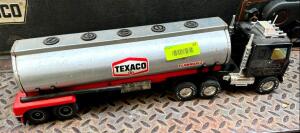 DESCRIPTION: TEXACO MODEL TRACTOR TRAILER TRUCK SIZE: 22"X6"X5" QTY: 1