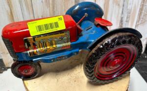 DESCRIPTION: OLD METAL TRACTOR TOY SIZE: 10"X8"X5" QTY: 1