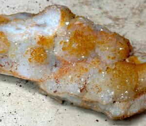 DESCRIPTION: DRUZY QUARTZ SPECIMEN SIZE: 5"X2" QTY: 1