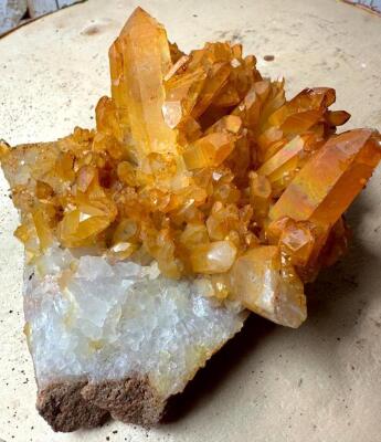 DESCRIPTION: HEALING QUARTZ SPECIMEN SIZE: 5"X4" QTY: 1