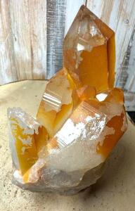 DESCRIPTION: HEALING QUARTZ SPECIMEN SIZE: 7"X6" QTY: 1