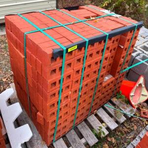 DESCRIPTION: PALLET OF BRICKS AS SHOWN QTY: 1