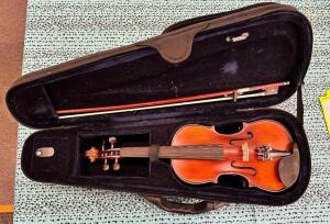 1/2 SIZE HANS WAGNER VIOLIN