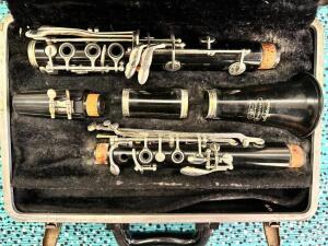 BUESCHER ARISTOCRAT PLASTIC CLARINET