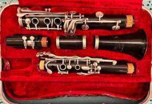 BUESCHER ARISTOCRAT PLASTIC CLARINET