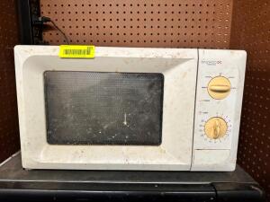 COUNTERTOP MICROWAVE