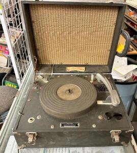 VINTAGE RECORD PLAYER