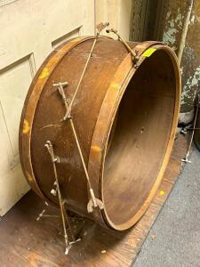 VINTAGE SHINGERLAND 28" BASS DRUM