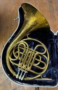 CONN 14d SINGLE FRENCH HORN WITH HARD CASE