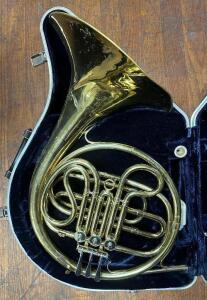 CONN 14d SINGLE FRENCH HORN WITH HARD CASE