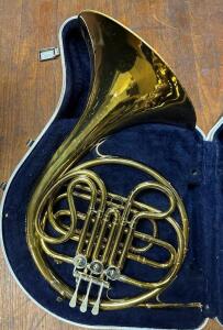 CONN 14d SINGLE FRENCH HORN WITH HARD CASE