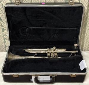 GETZEN TRUMPET WITH HARD CASE