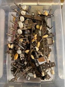 LARGE CONTAINER OF ASSORTED GUITAR MACHINE HEADS AND TUNERS