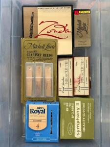 LARGE BOX OF ASSORTED CLARINET REEDS / NEW CONDITION