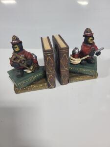 DESCRIPTION: (1) SET OF (2) FIREFIGHTER BEAR BOOKENDS QTY: 1