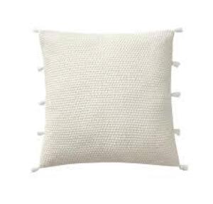 DESCRIPTION: (2) PILLOW COVER BRAND/MODEL: MY TEXAS HOUSE INFORMATION: WHITE SIZE: 20" RETAIL$: $20.00 EA QTY: 2