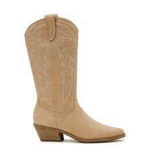 DESCRIPTION: (1) PAIR OF COWBOY BOOTS BRAND/MODEL: NO BOUNDARIES SIZE: SIZE 7 RETAIL$: $34.98 EA QTY: 1