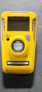 DESCRIPTION: (2) BW SINGLE GAS DETECTOR BRAND/MODEL: BW TECHNOLOGIES #BWC2-X RETAIL$: $134.80 QTY: 2