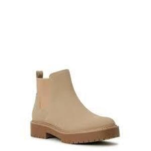 DESCRIPTION: (1) PAIR OF WOMEN'S LUG BOOTS BRAND/MODEL: TIME AND TRU INFORMATION: BEIGE SIZE: 11W RETAIL$: $29.98 EA QTY: 1