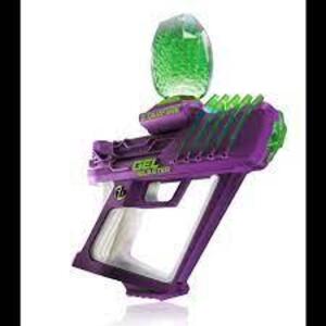 DESCRIPTION: (1) GLOW IN THE DARK GELLET BLASTER BRAND/MODEL: GELBLASTER INFORMATION: STARFIRE RETAIL$: $59.99 EA QTY: 1