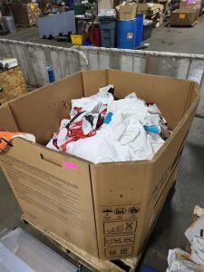 DESCRIPTION: (1) PALLET BOX OF RALLY TOWELS BRAND/MODEL: MANY SPORTS INFORMATION: MANY TEAMS QTY: 1