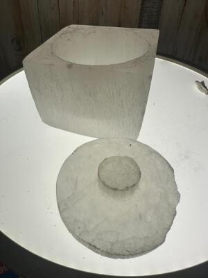 SELENITE CONTAINER W/ LID