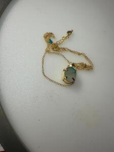 POLISHED STONE NECKLACE W/ GOLD CHAIN