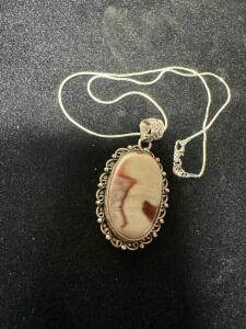 STERLING SILVER NECKLACE W/ POLISHED STONE