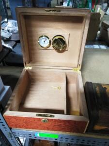 DESCRIPTION: (1) CIGAR HUMIDOR BRAND/MODEL: INCLUDES HUMIDIFIER AND HYGROMETER QTY: 1