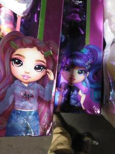 DESCRIPTION: (2) POSABLE FASSION DOLLS BRAND/MODEL: RANINBOW HIGH RETAIL$: $16.99 EA QTY: 2