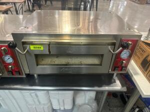 AVANTCO SINGLE DECK COUNTER TOP STONE PIZZA OVEN. ( ELECTRIC )