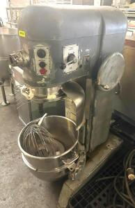 DESCRIPTION HOBART 60 QT MIXER. 1.5 HP WITH ATTACHMENTS AND BOWL BRAND / MODEL: HOBART H600T ADDITIONAL INFORMATION SN# 11-254-806, 208 VOLT, 1.5 HP,