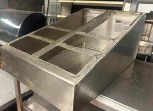 DESCRIPTION EAGLE STAINLESS CONDIMENT BOX STAND. BRAND / MODEL: EAGLE YPB-G103-09 LOCATION BAY 6 QTY 1