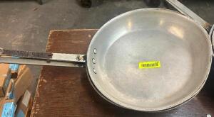 DESCRIPTION (2) 12" SKILLETS SIZE 12" LOCATION BAY 6 THIS LOT IS: SOLD BY THE PIECE QTY 2