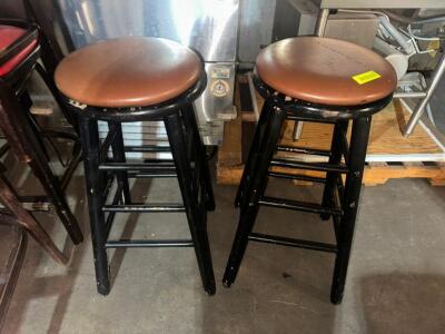 DESCRIPTION (2) 30" WOODEN BACKLESS BAR STOOLS W/TAN SEAT CUSHIONS LOCATION BAY 7 THIS LOT IS: SOLD BY THE PIECE QTY 2