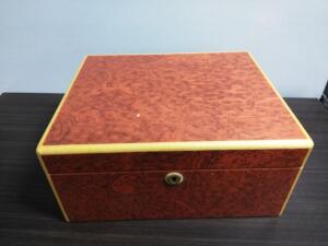 DESCRIPTION: (1) CIGAR HUMIDOR BRAND/MODEL: INCLUDES HUMIDIFIER AND HYGROMETER QTY: 1