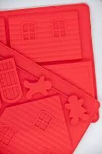 DESCRIPTION: (4) SET OF SILICONE BAKING MOLDS BRAND/MODEL: SWEETS AND TREATS INFORMATION: RED, GINGERBREAD HOUSE SHAPE SIZE: FREEZER, MICROWAVE, AND O