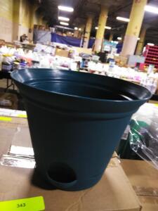 DESCRIPTION: (2) BOXES OF (5) PLANTER POTS SIZE: BLACK QTY: 2