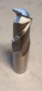 DESCRIPTION: (1) COBALT SQ END MILL BRAND/MODEL: HERTEL 41114075 SIZE: 5/8" 1-5/16" LOC RETAIL$: $41.29 QTY: 1