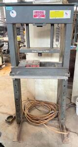 RAMCO 30-TON HYDRAULIC SHOP PRESS