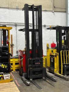 RAYMOND EASI R40TT ELECTRIC REACH FORKLIFT