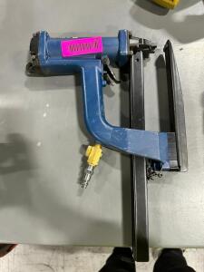 PNEUMATIC PLIER STAPLER