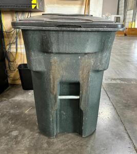 TRASH CAN